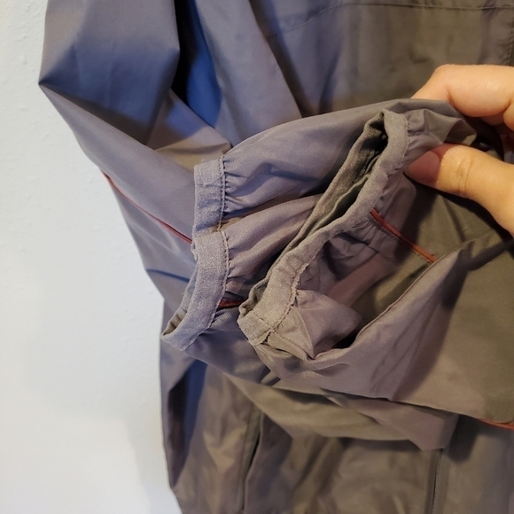 Reebok XXL Windbreaker Gray and Red - Picture 5 of 11